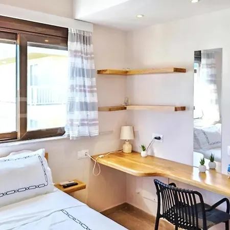 7-modern Center With Sea View!